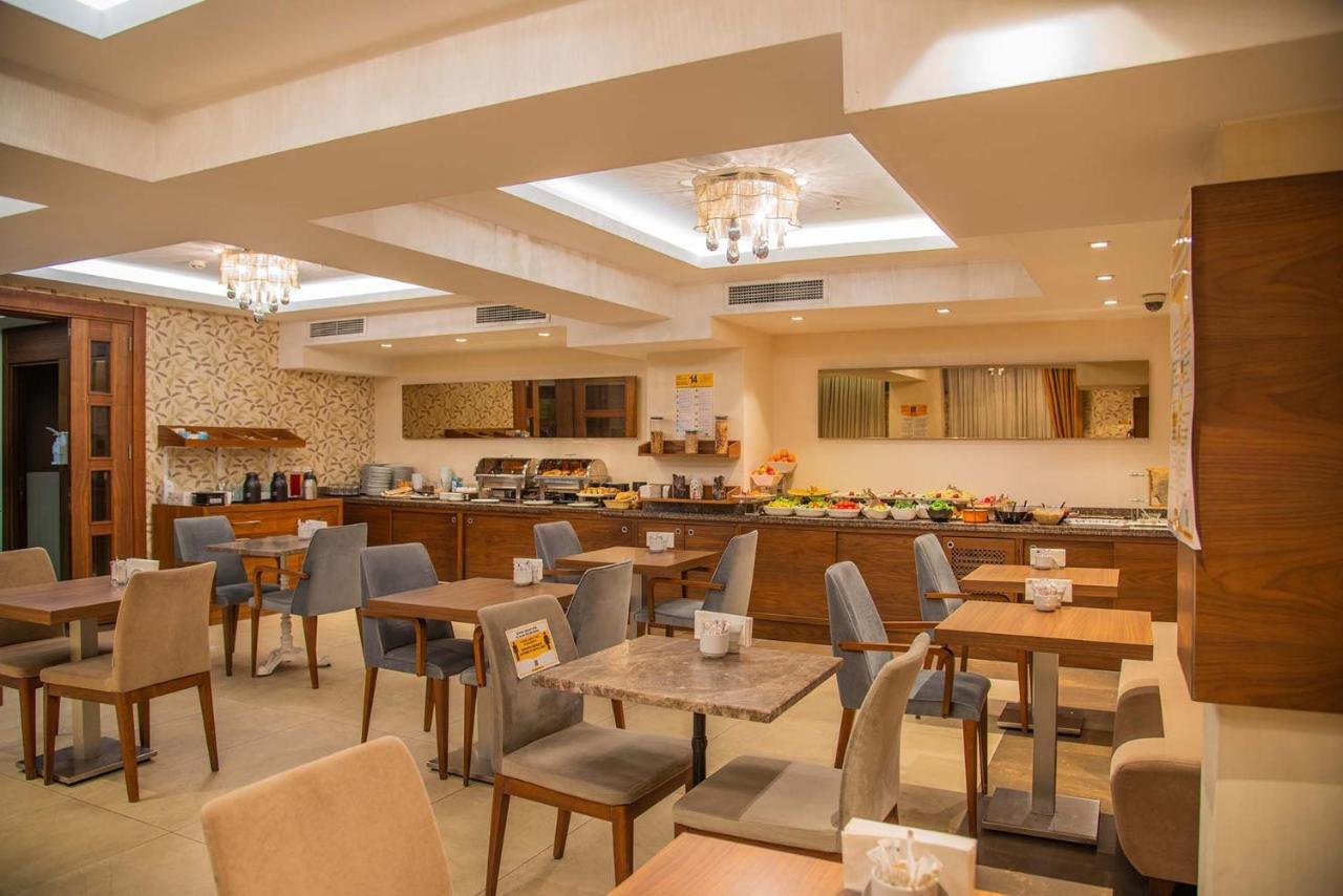 Le Mirage Hotel