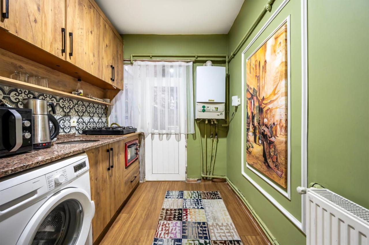 Secret Garden - Basement Apartment