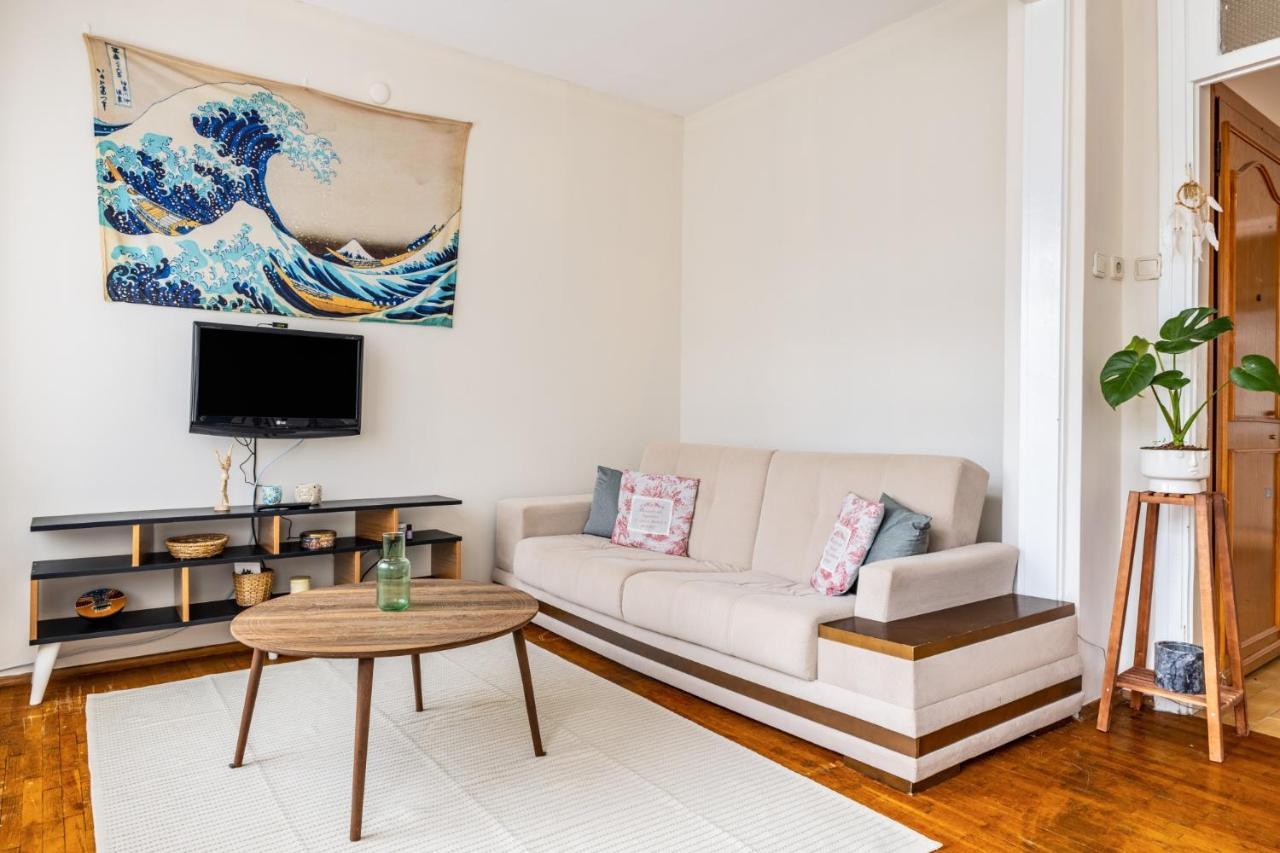 Furnished And Spacious Flat In Central Kadikoy Istanbul