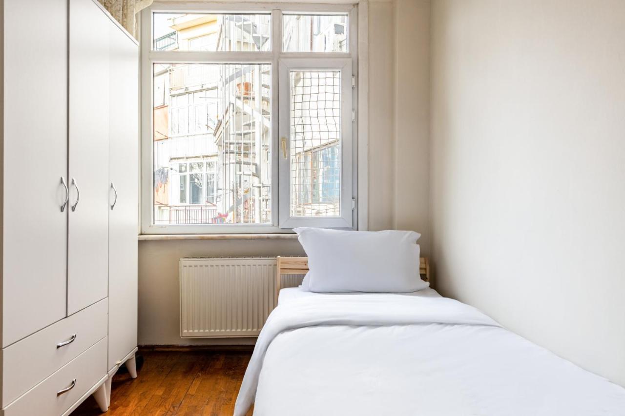 Furnished And Spacious Flat In Central Kadikoy Istanbul