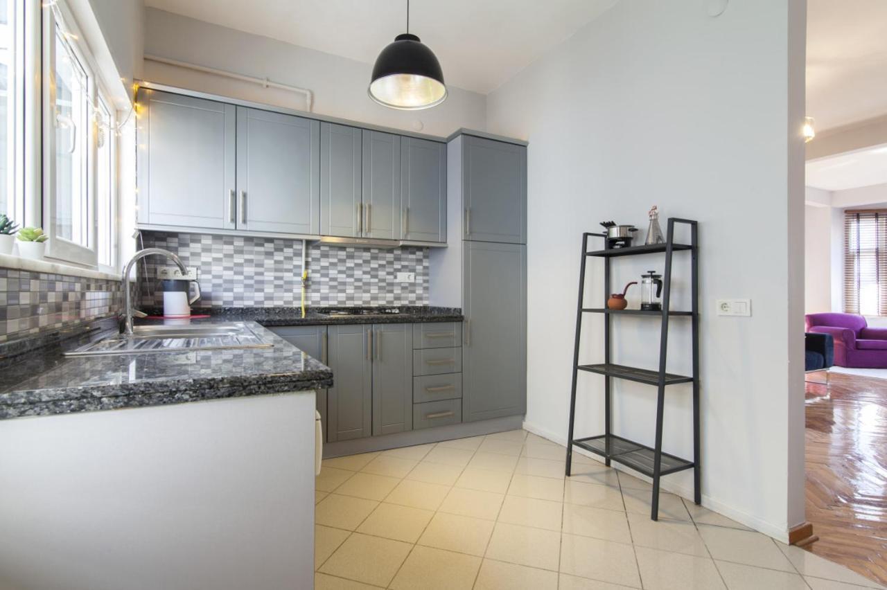 Gorgeous Flat Near Osmanbey Metro Station Apartment
