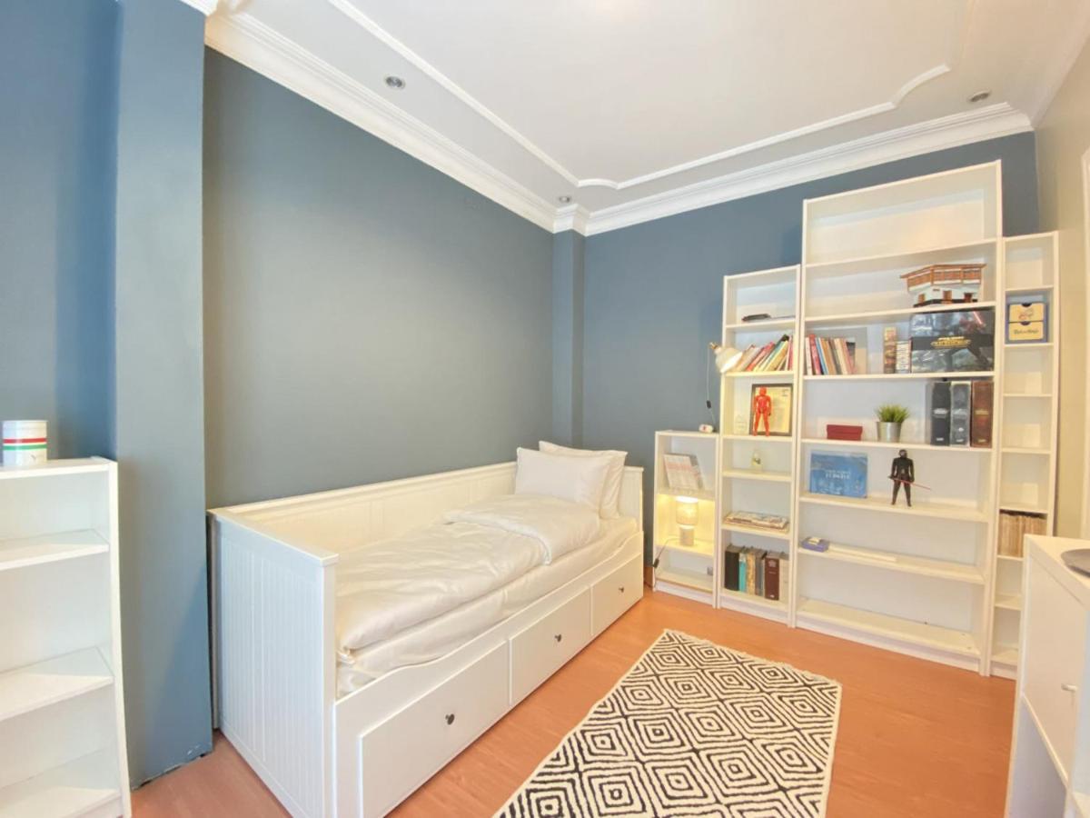 Delightful With Backyard And Bosphorus View In Uskudar Daire İstanbul
