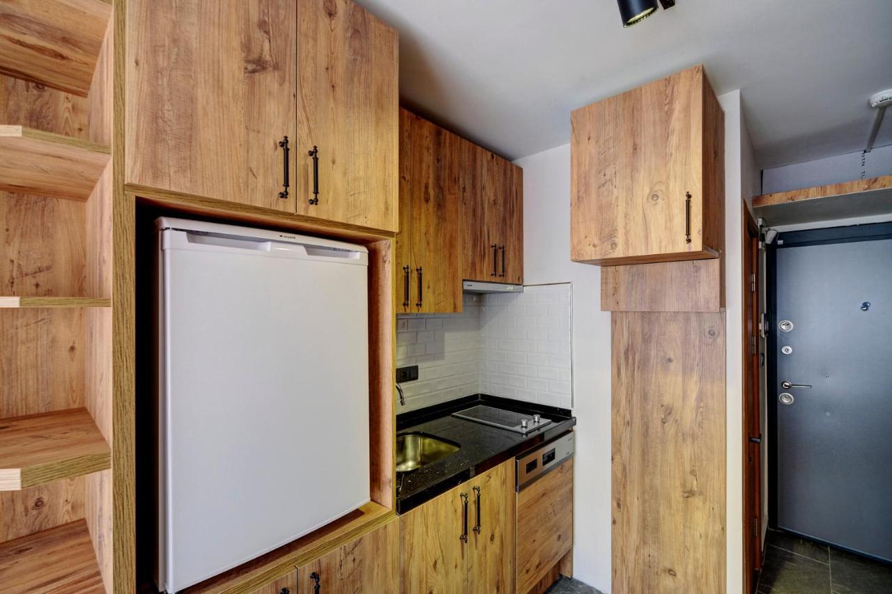 Guest house 2023 Decoration, New Electonics, 50mbps Internet, Modern, Studio, 18m2, Location, 300 M To Bosphorus *