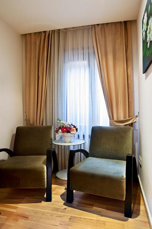 Bright Hotel 3*