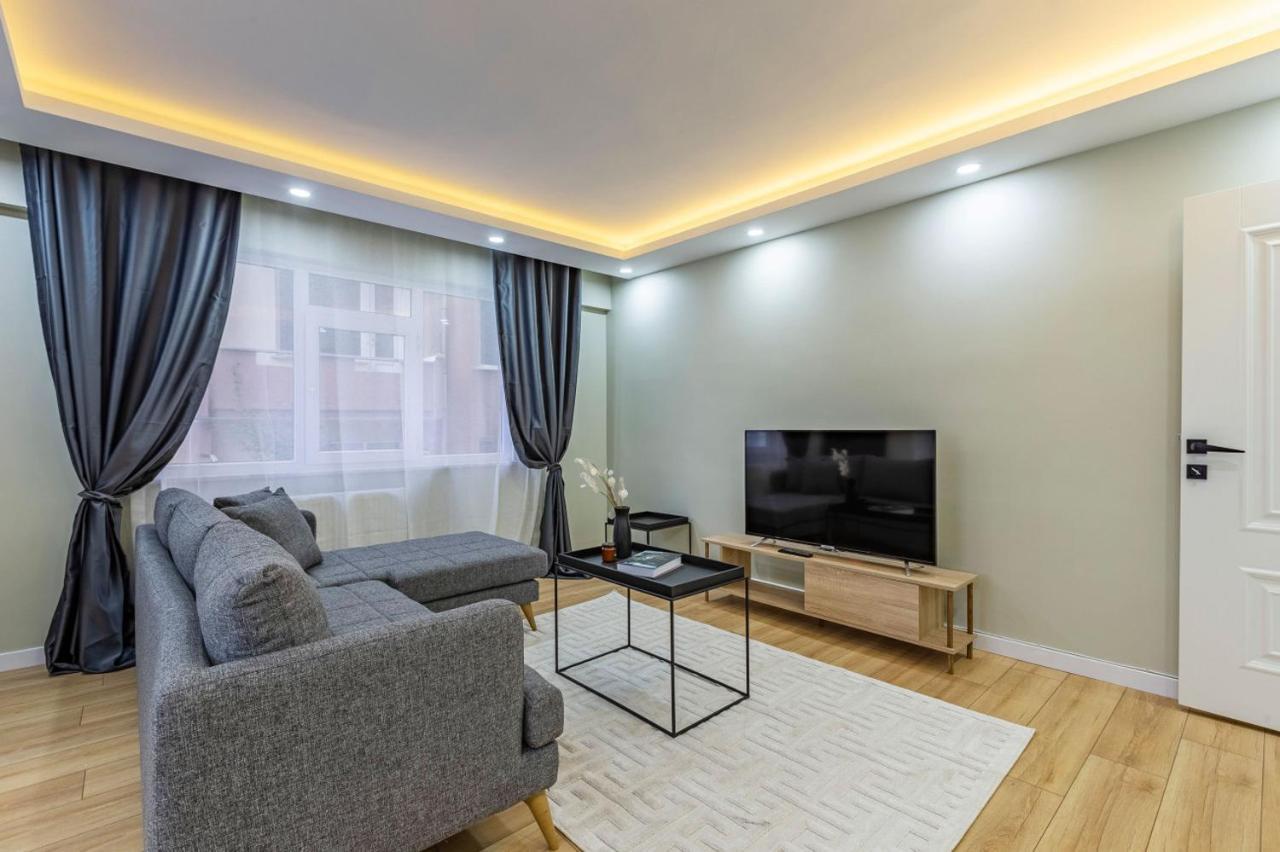 Modern And Well Designed Near Public Transportation In Maltepe Apartment *