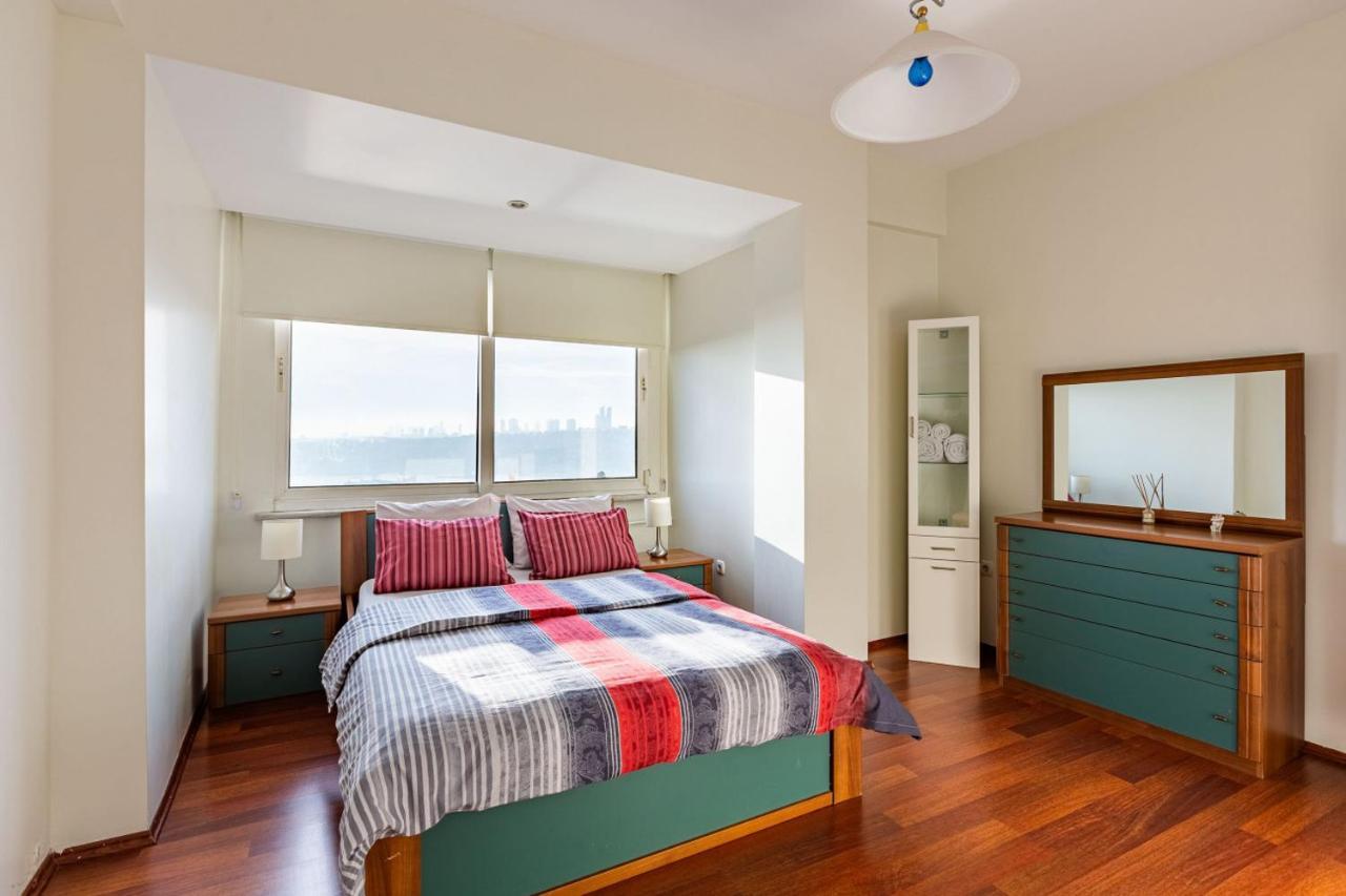 Cozy With Fascinating Bosphorus View In Uskudar *