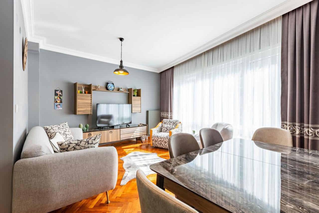 Stylish In Moda Near Popular Attractions With Balcony Apartment Istanbul