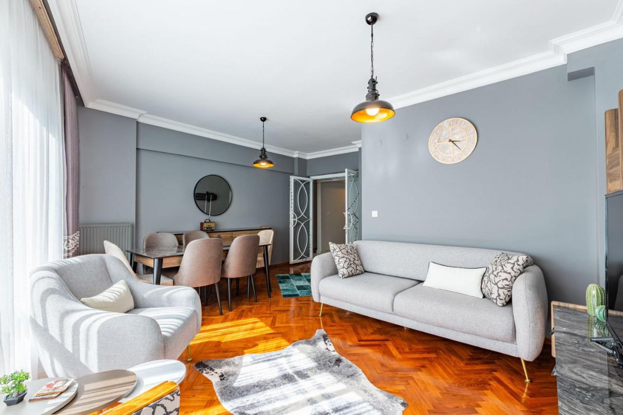 Stylish In Moda Near Popular Attractions With Balcony *