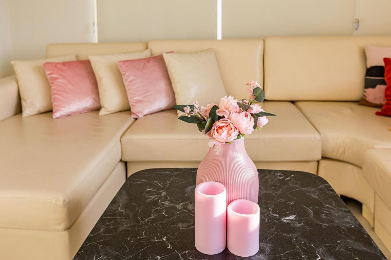 Cozy With Fascinating Bosphorus View In Uskudar Apartment Istanbul