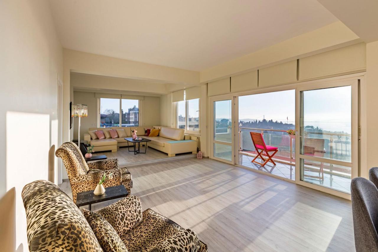 Cozy With Fascinating Bosphorus View In Uskudar Istanbul