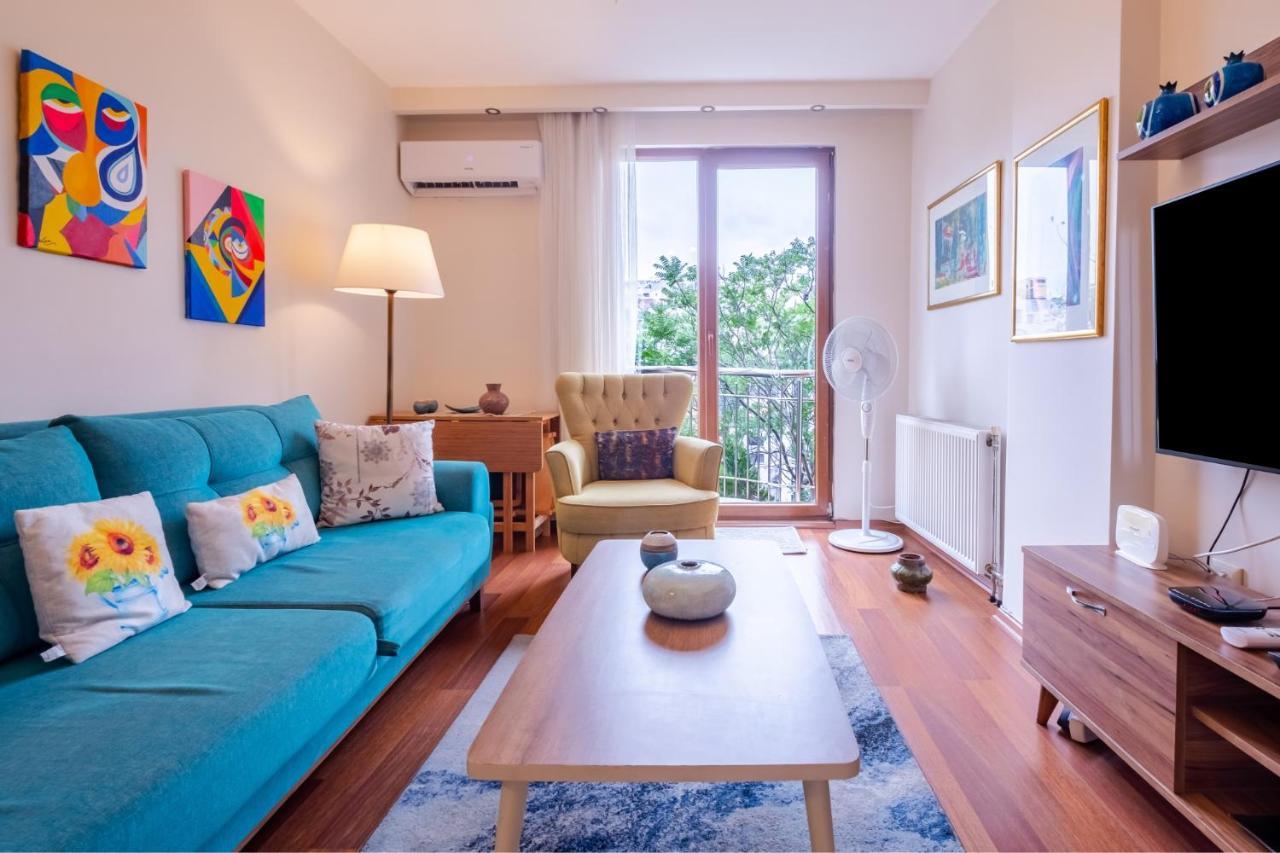 Pleasant Flat With Location In Sisli *