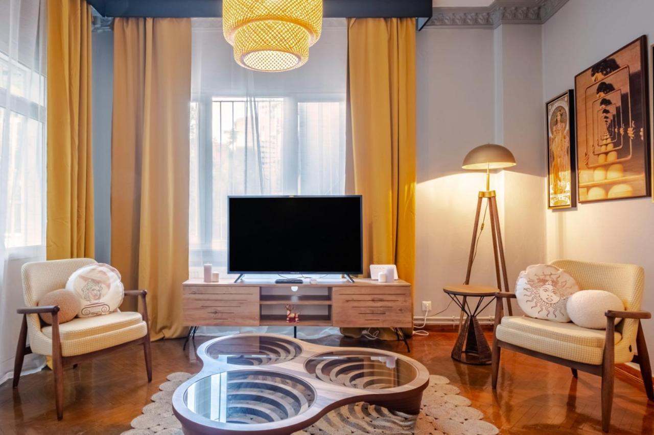With Balcony Close To Taksim In Cihangir Apartment Istanbul
