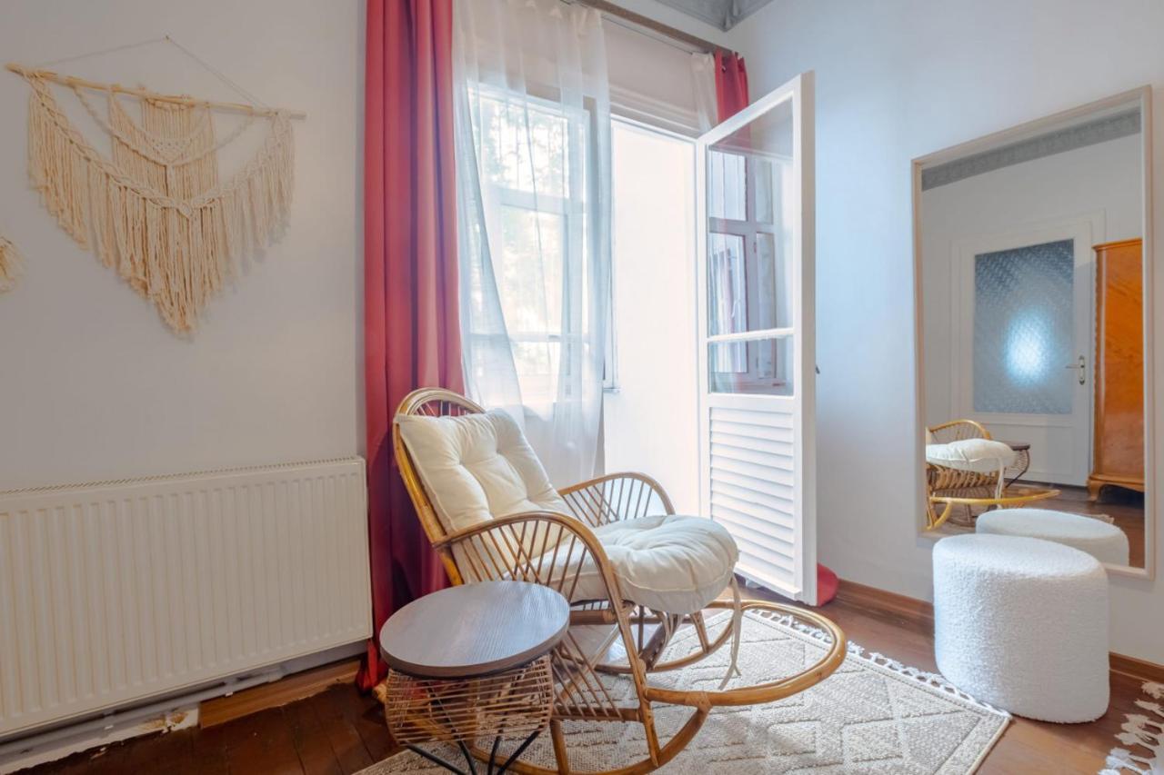 With Balcony Close To Taksim In Cihangir Apartment Istanbul