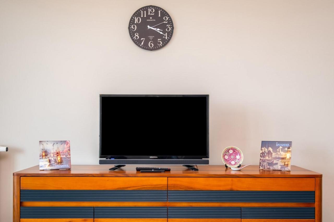 Superb Flat Close To Saw With Shared Pool In Tuzla Apartment