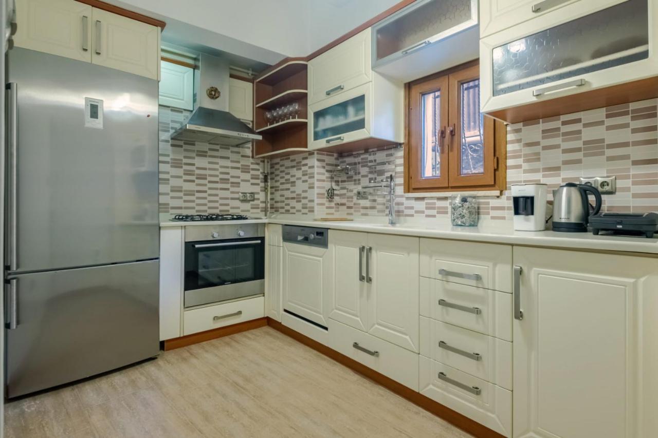 With Balcony Close To Taksim In Cihangir *