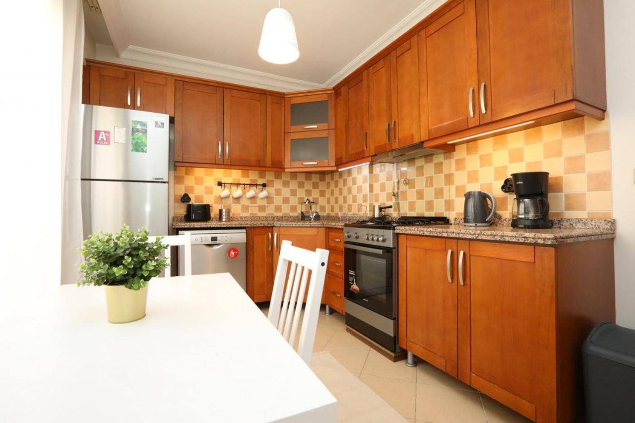 Spacious And Flat In Sisli *