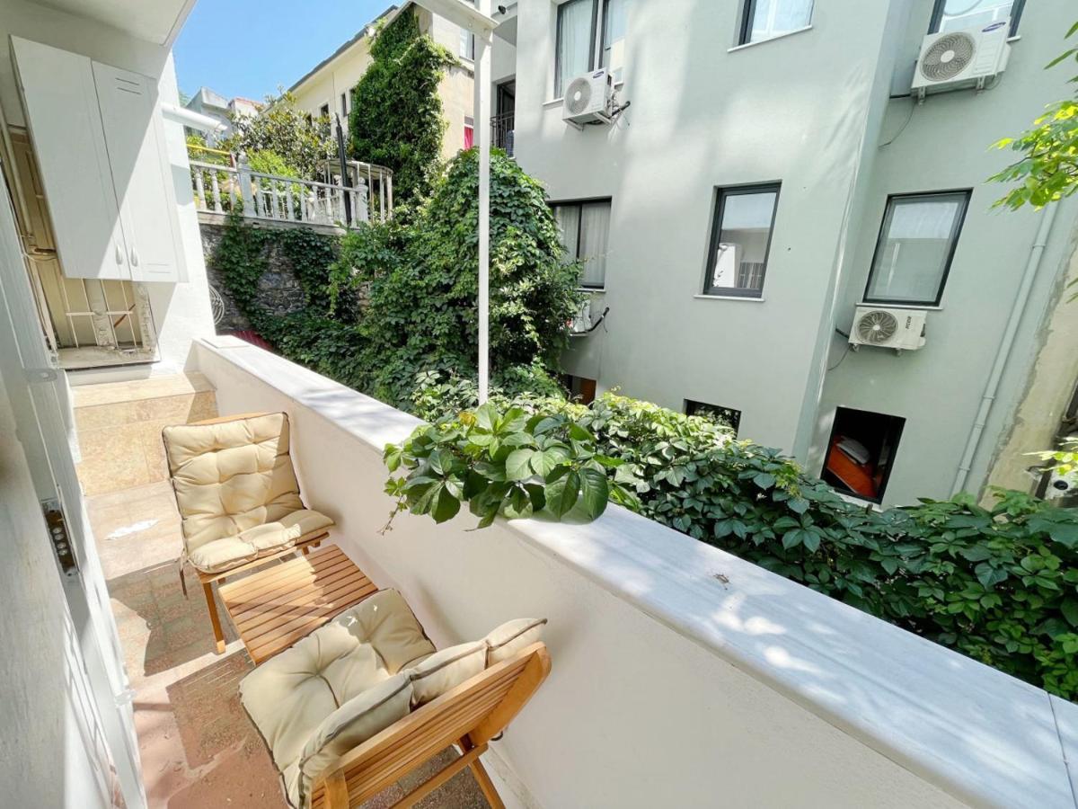 With Balcony Close To Taksim In Cihangir *