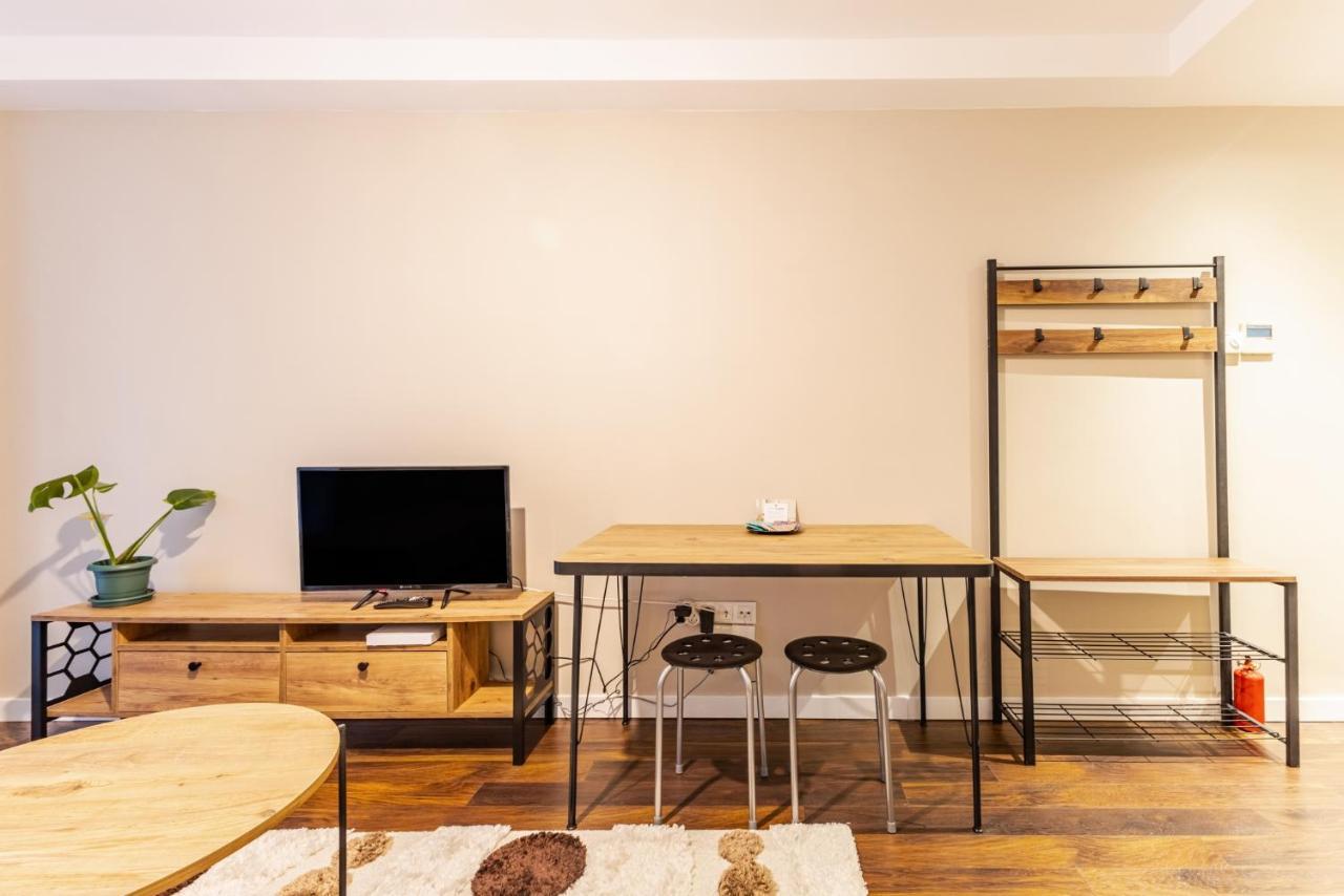 Chic And Convenient Flat In Kagithane