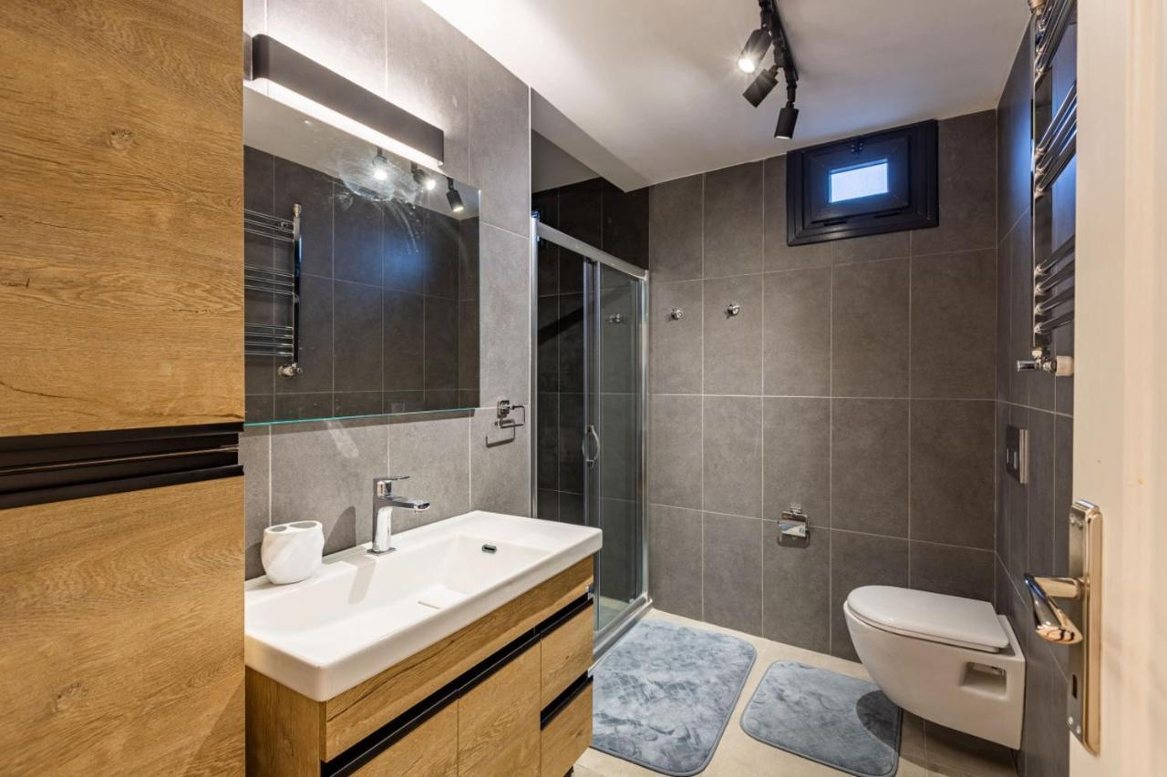 Flat With Lovely Terrace Near Osmanbey Metro Station In Ferikoy, Sisli Apartment Istanbul