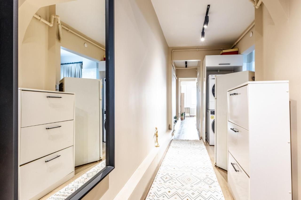 Spacious And Stylish Flat Near Taksim In Sisli
