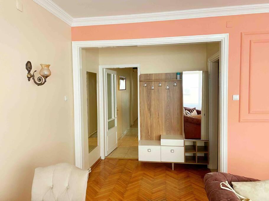 3+1 Sisli Square Central House