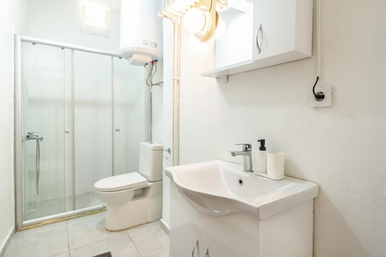 Exquisite Flat Near Bagdat Street *