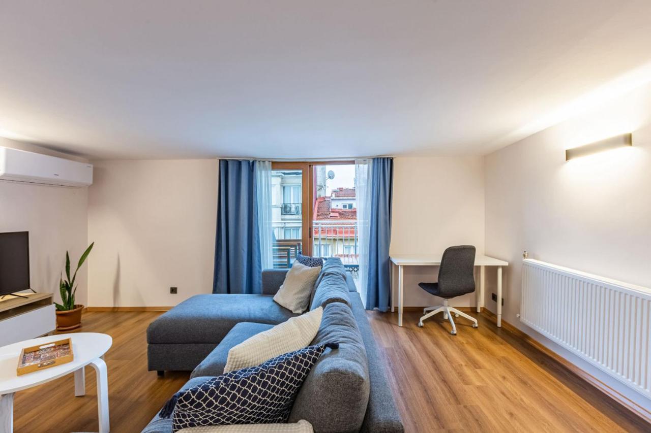 Flat With Lovely Terrace Near Osmanbey Metro Station In Ferikoy, Sisli * Istambul