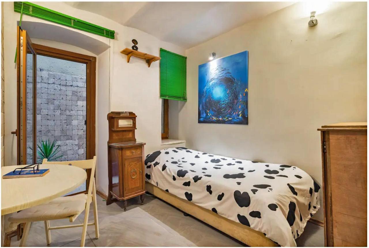 Guest house Kaboom Showroom &