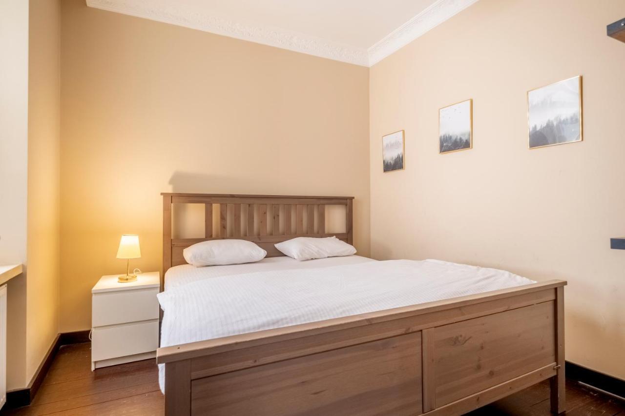 Designer Flat, 3br, 2ba *