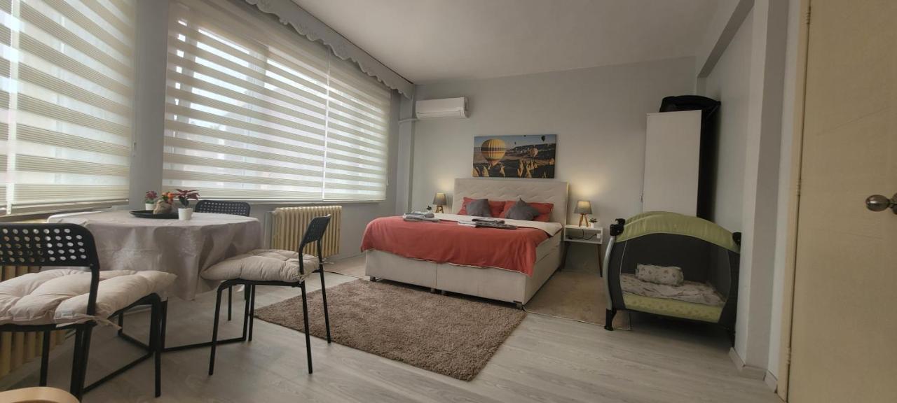 Apartment Family Apt For 7 People, 10 Min Walk To Taksim Square