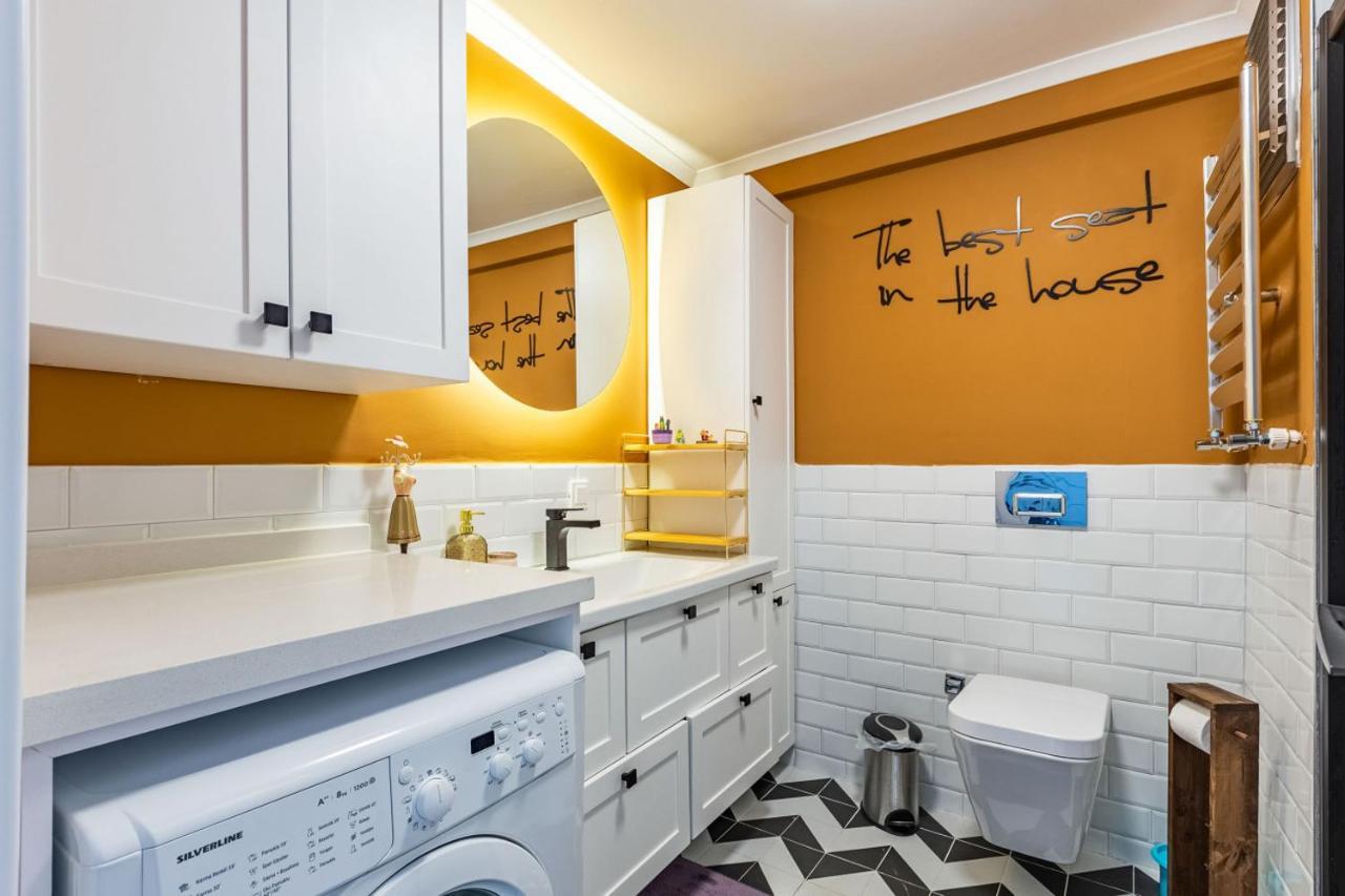 Stylish In Moda Near Popular Attractions With Balcony Apartment Istanbul