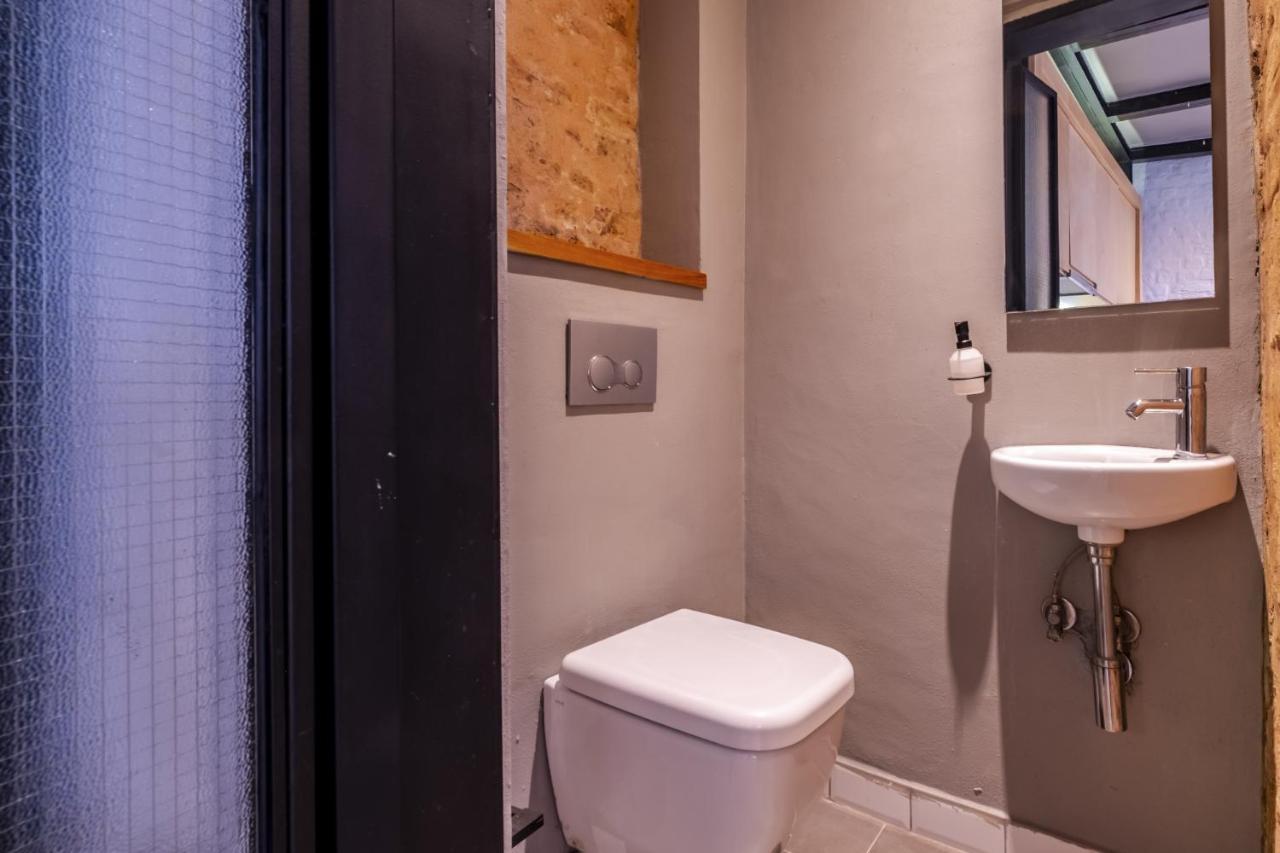 Charming Flat Close To Touristic Attractions In The Heart Of Beyoglu *