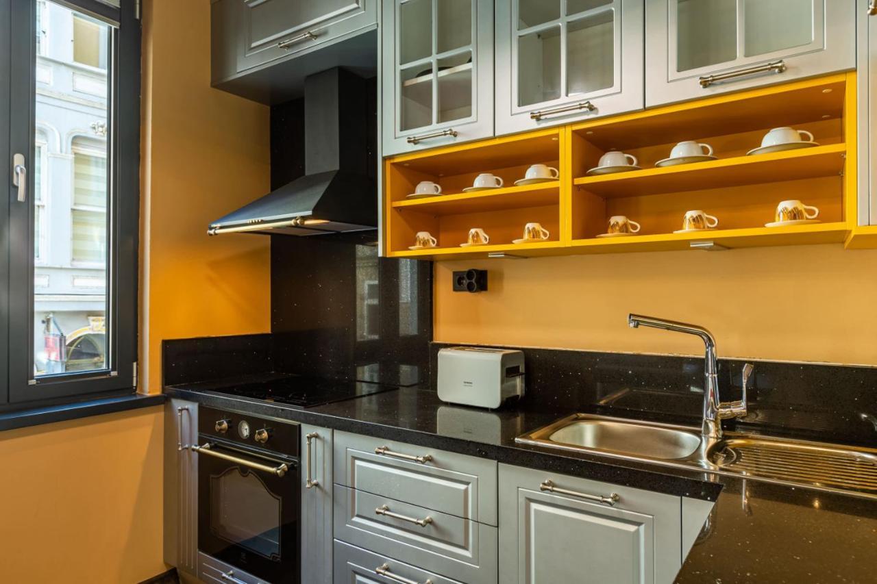 Historical Flat With Hammam Near Taksim Daire