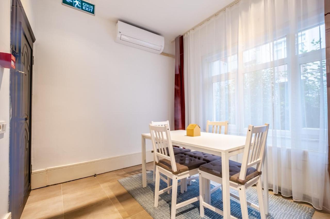 Charming Flat Close To Touristic Attractions In The Heart Of Beyoglu *