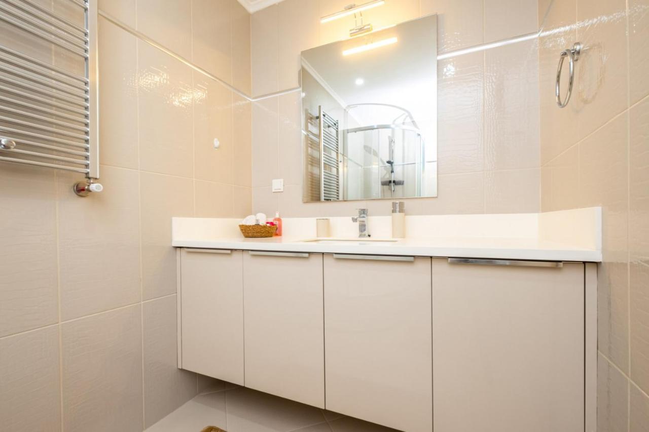 Superb Flat Close To Saw With Shared Pool In Tuzla Apartment