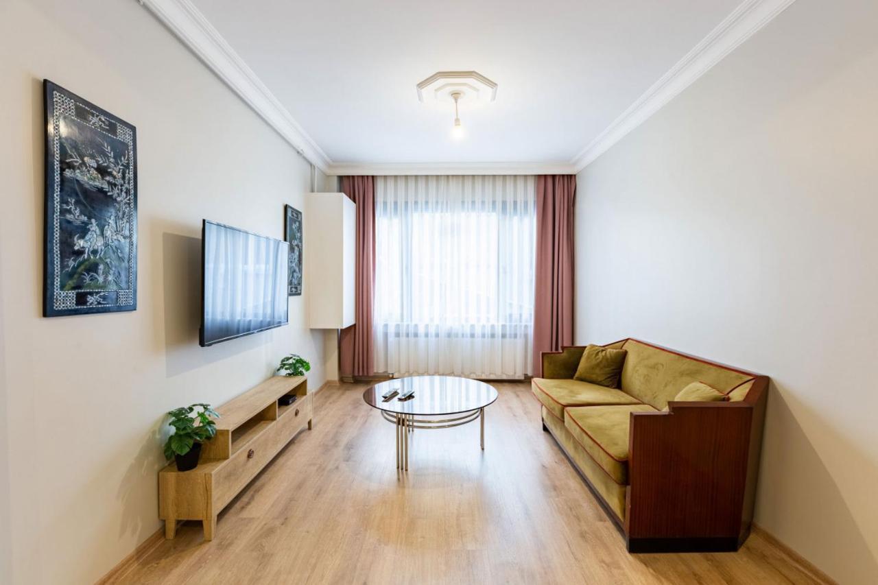Lovely Flat Near Metro Station In Sisli Apartment