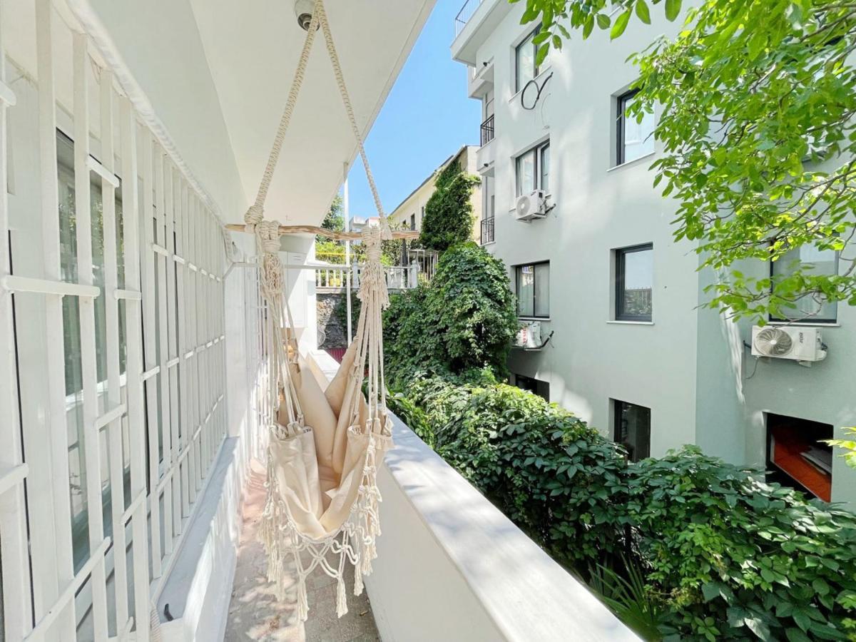With Balcony Close To Taksim In Cihangir *