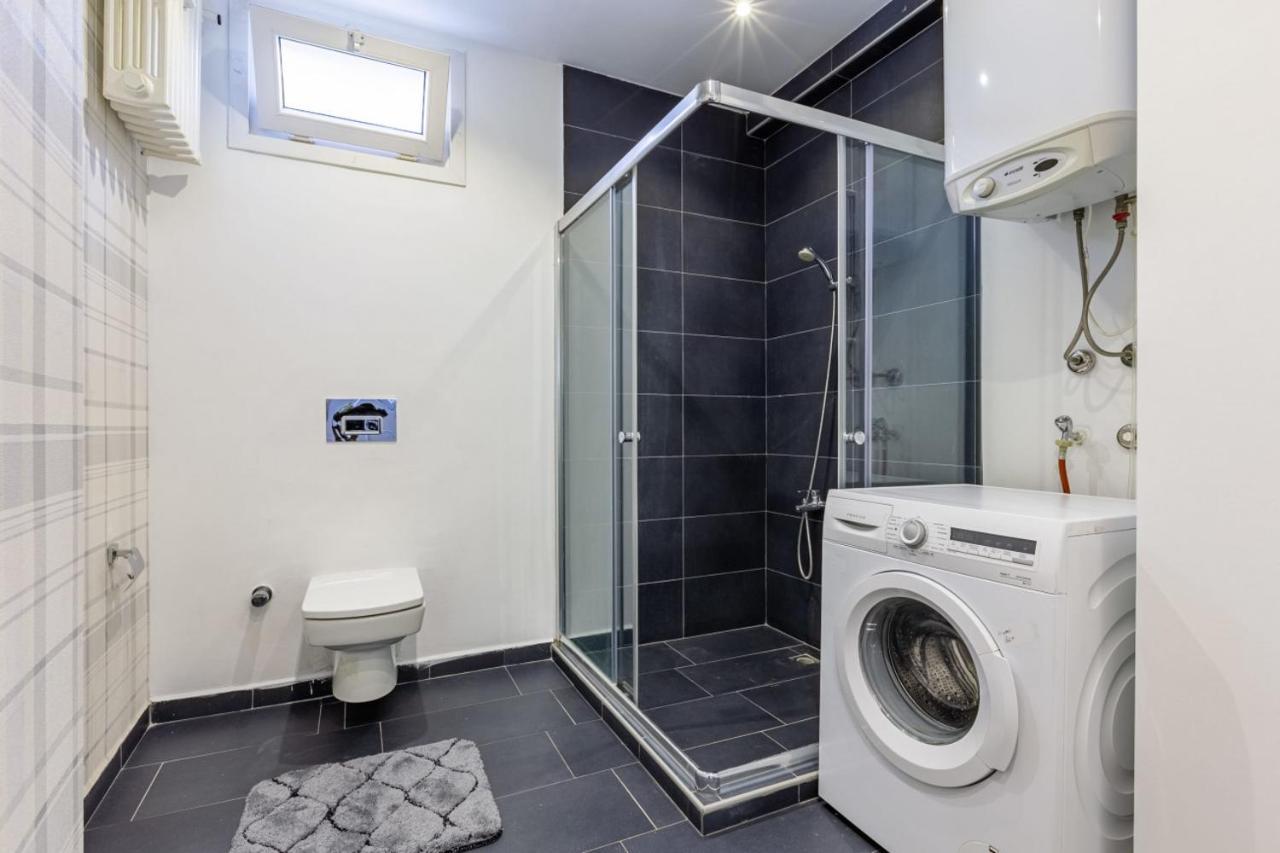 Spacious On Bagdat Street Kadikoy Apartment