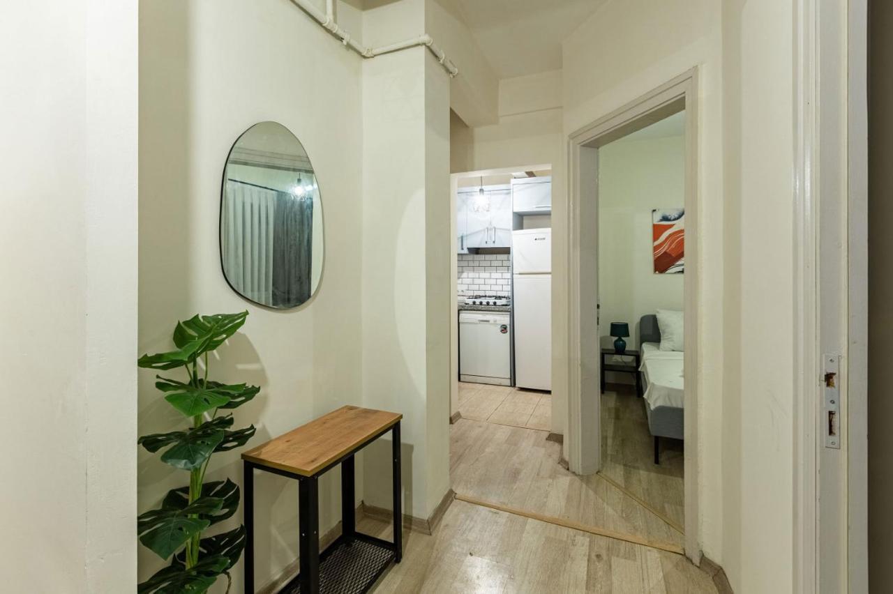 Modern Flat 5-min Walk To Taksim Square In Beyoglu Apartment *