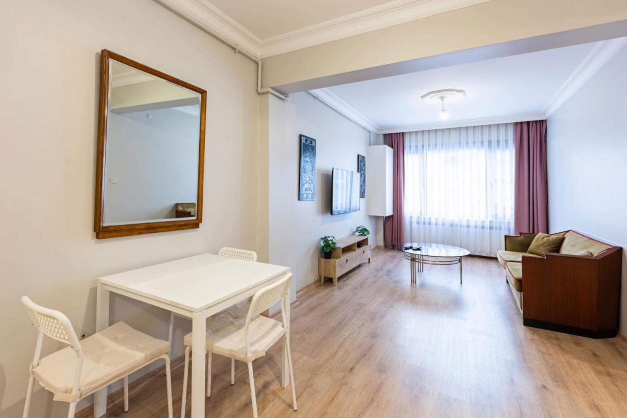 Lovely Flat Near Metro Station In Sisli *