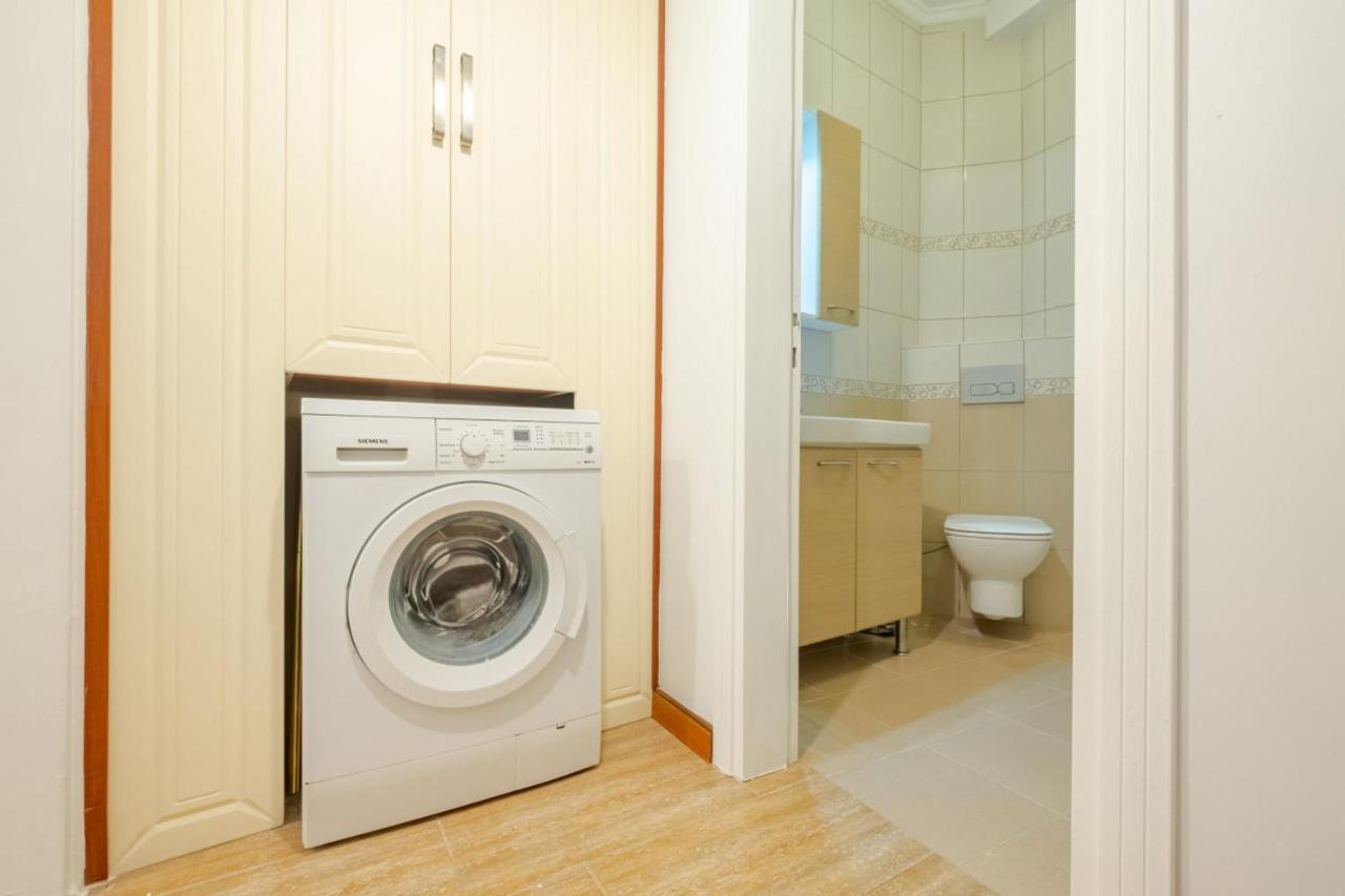 With Balcony Close To Taksim In Cihangir Apartment