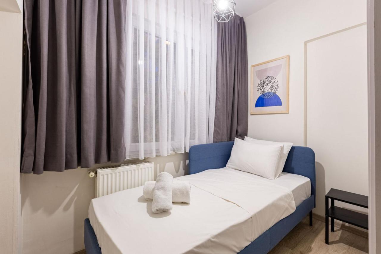 Modern Flat 5-min Walk To Taksim Square In Beyoglu Apartment *