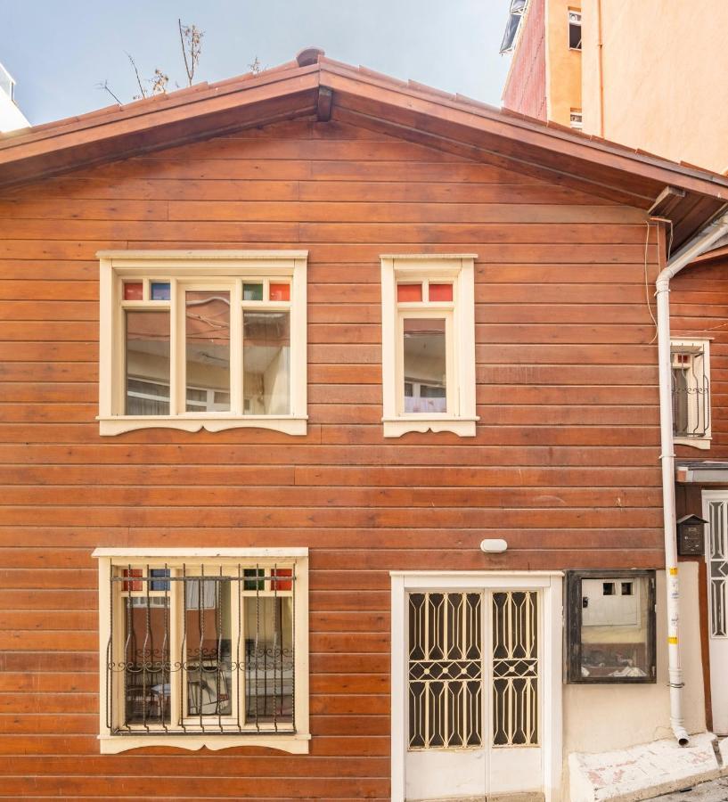 Historical Duplex With Patio In Beyoglu Holiday home *