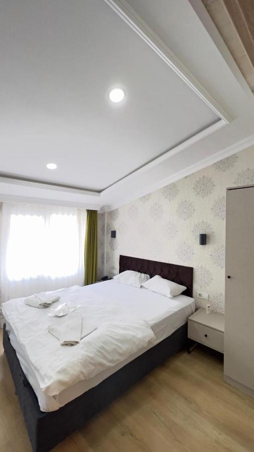 The Lola Hotel