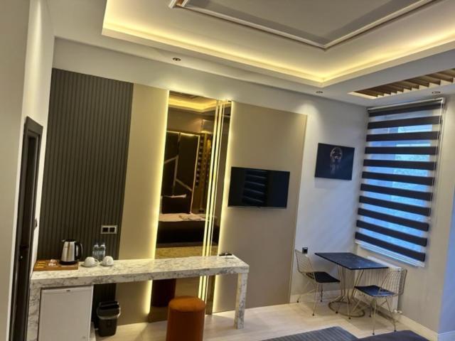 Hotel Well House