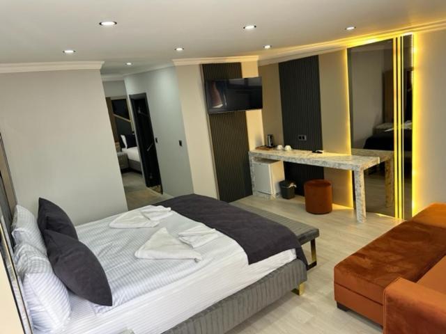Hotel Well House