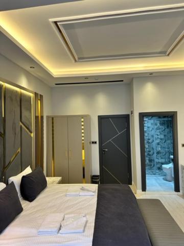 Hotel Well House