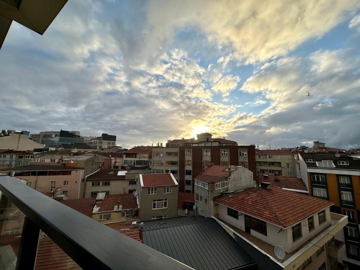 Apartment Sisli Modern Residence, 2 Bedroom Apartments, 250m Metro Station Istanbul