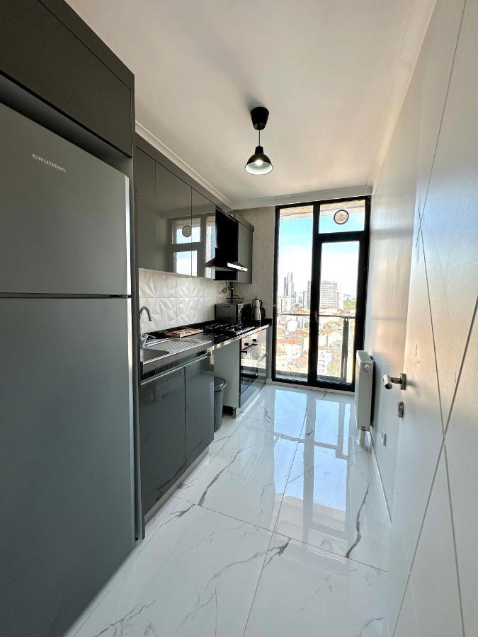 Apartment Sisli Modern Residence, 2 Bedroom Apartments, 250m Metro Station Istanbul