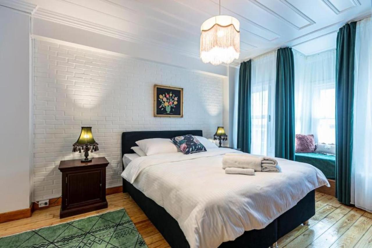 Historical 4-br Steps From Besiktas Stadium & Bosphorus Views - Prime Nisantasi Location! İstanbul